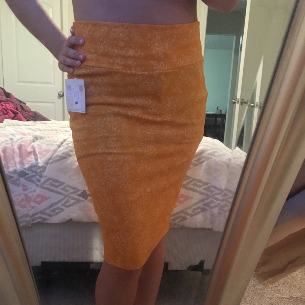 Lula Roe Cassie Size M